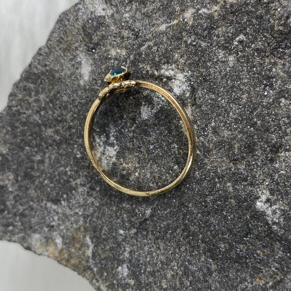 Vintage Prong Set Blue Glass Rhinestone Gold Tone Ring Size 5.5 - Picture 8 of 9